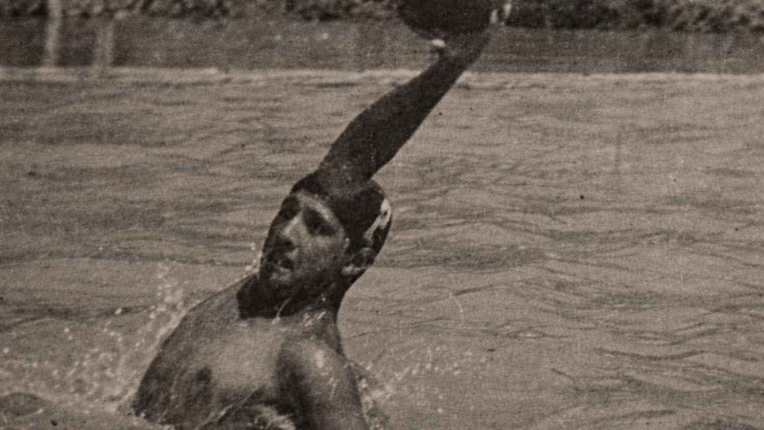 Manojlo Gurjanov, center of the Jedinstvo water polo team