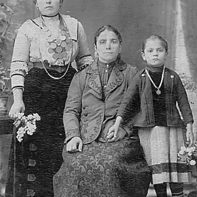 Vida Jelić, Sekulić rođ. Ljubica Jelić i Julka Sekulić