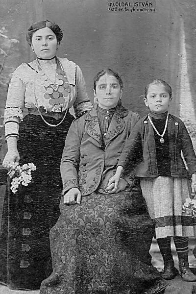 Vida Jelić, Sekulić rođ. Ljubica Jelić i Julka Sekulić